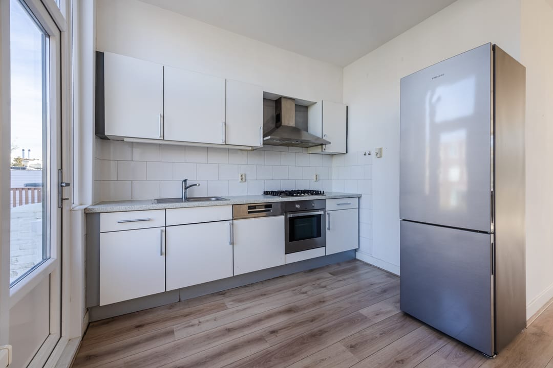 Spacious upper apartment with roof terrace in Valkenboskwartier — 16