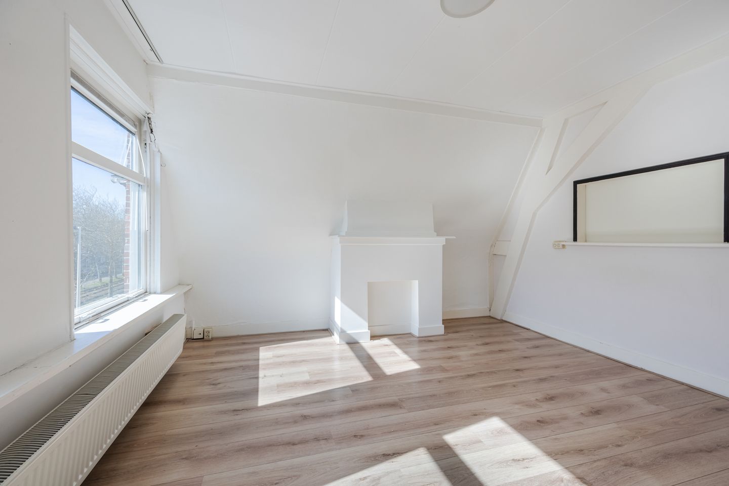 Spacious upper apartment with roof terrace in Valkenboskwartier — 25