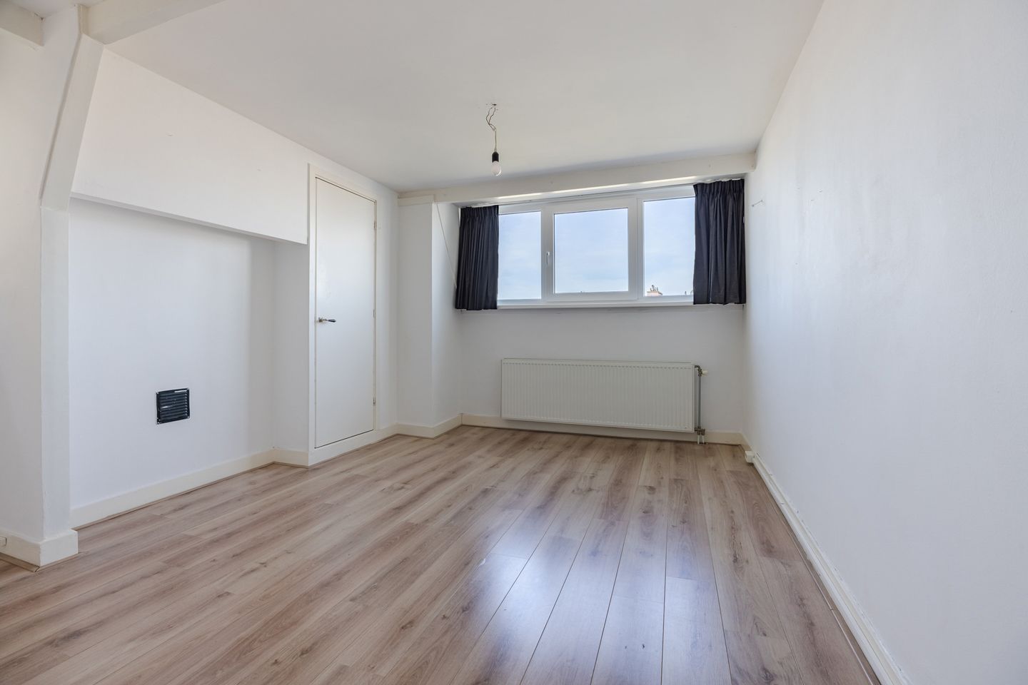 Spacious upper apartment with roof terrace in Valkenboskwartier — 29