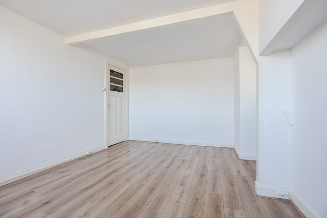 Spacious upper apartment with roof terrace in Valkenboskwartier — 31
