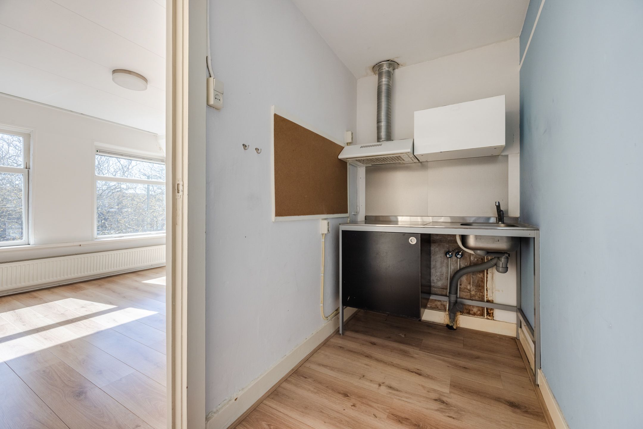 Spacious upper apartment with roof terrace in Valkenboskwartier — 27