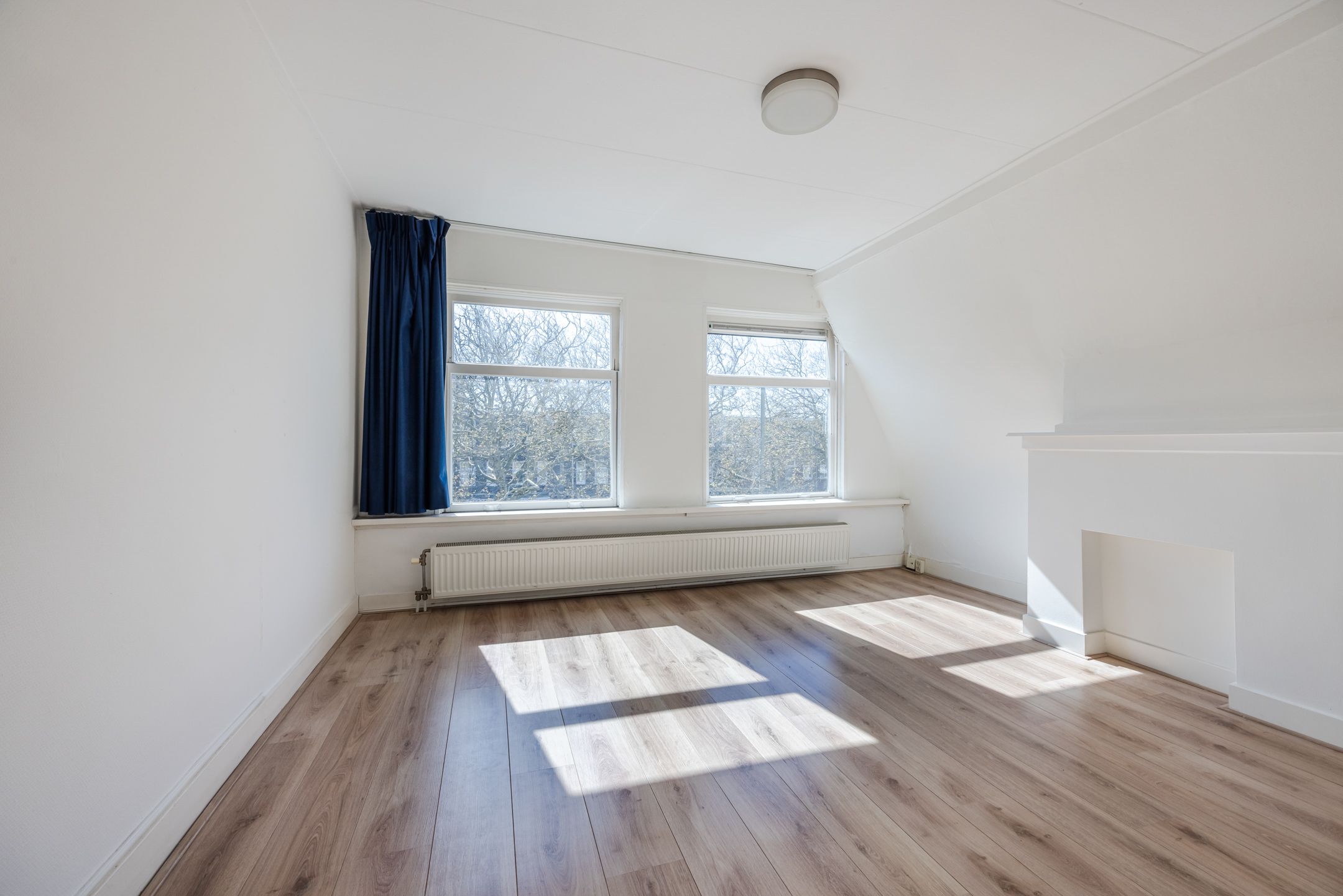 Spacious upper apartment with roof terrace in Valkenboskwartier — 24