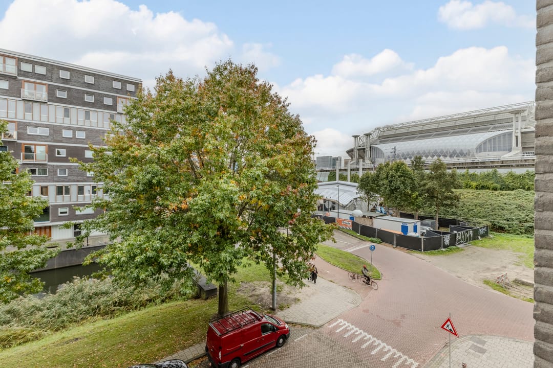 Spacious 4-room apartment with 2 balconies in popular Venserpolder — 28