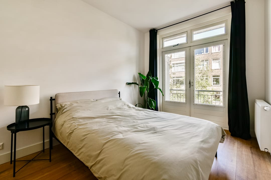 Renovated 3-Bedroom Apartment with Two Balconies in Amsterdam West — 17