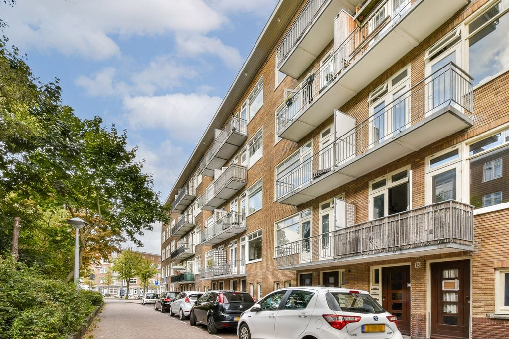 Renovated 3-Bedroom Apartment with Two Balconies in Amsterdam West — 28