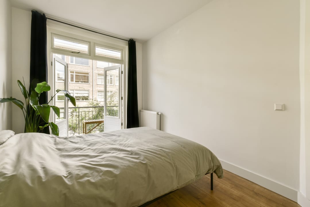 Renovated 3-Bedroom Apartment with Two Balconies in Amsterdam West — 16