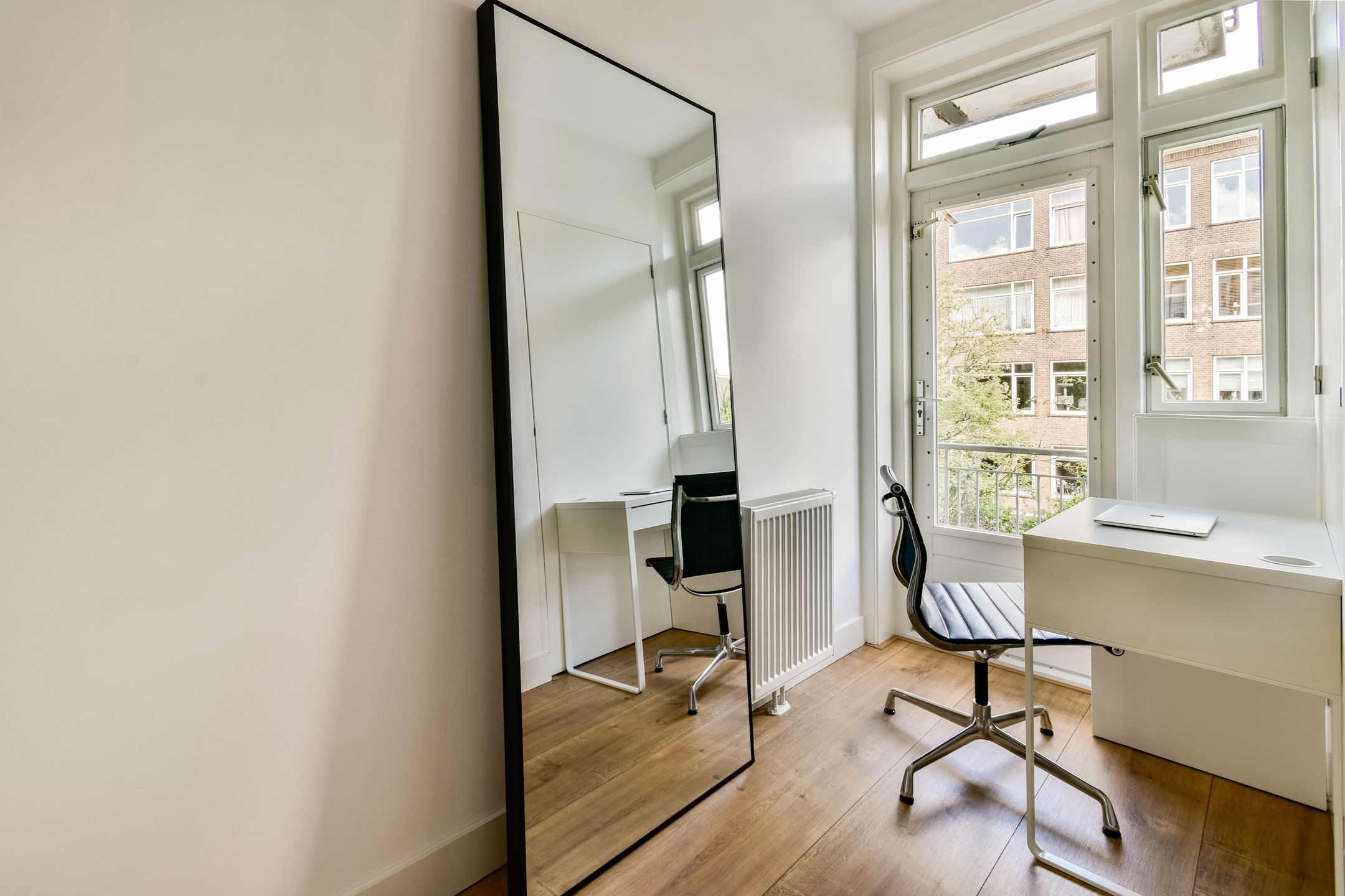 Renovated 3-Bedroom Apartment with Two Balconies in Amsterdam West — 21