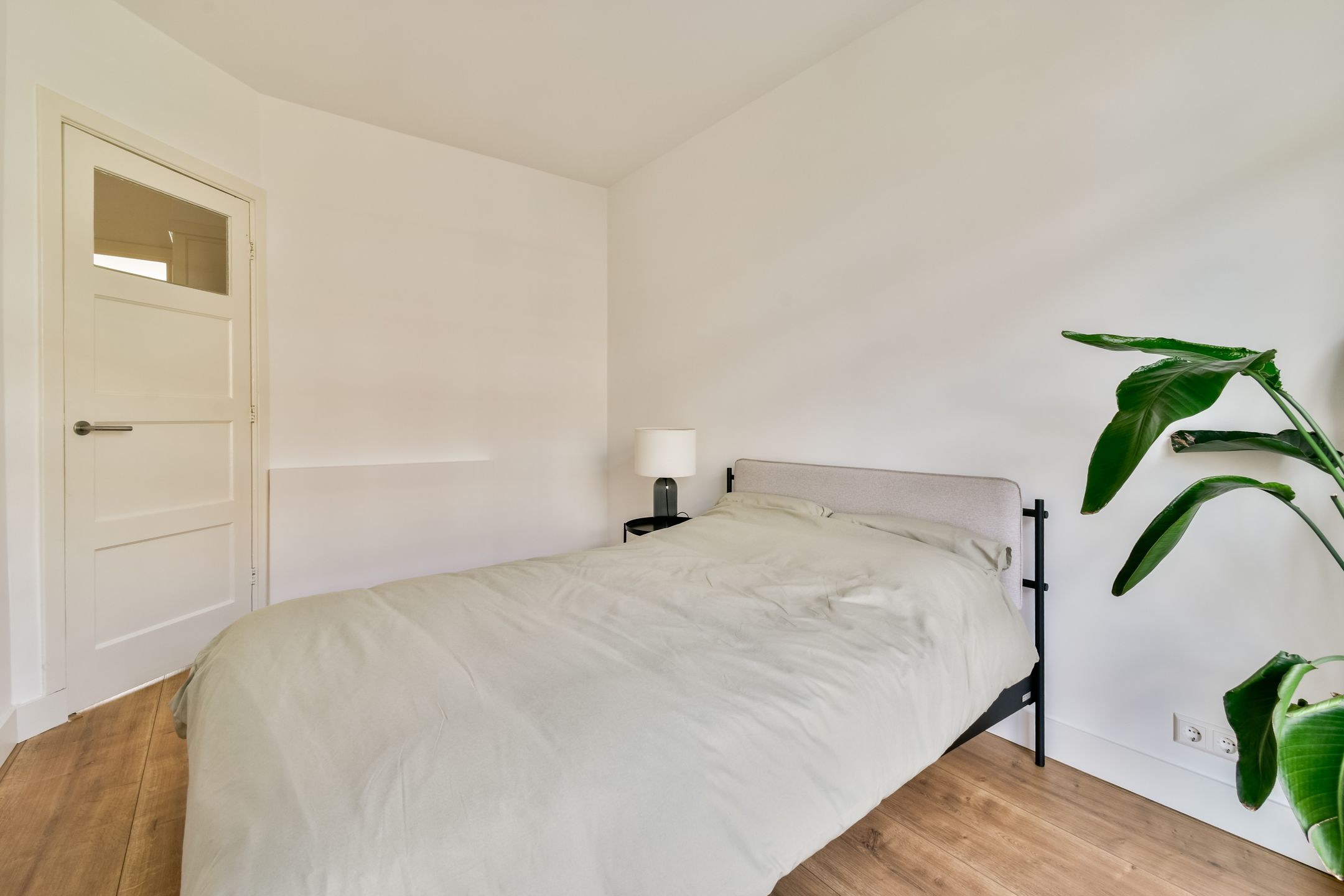 Renovated 3-Bedroom Apartment with Two Balconies in Amsterdam West — 15