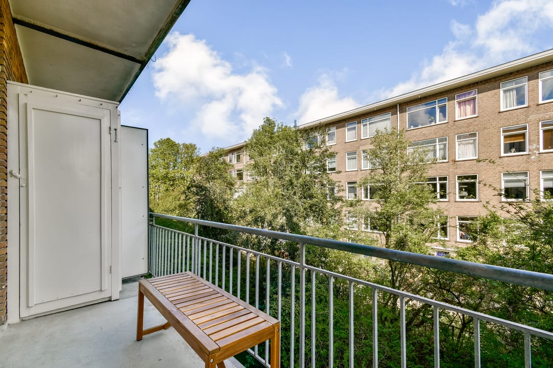 Renovated 3-Bedroom Apartment with Two Balconies in Amsterdam West — 26