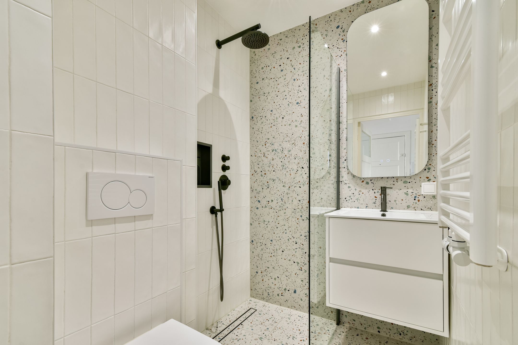 Renovated 3-Bedroom Apartment with Two Balconies in Amsterdam West — 18