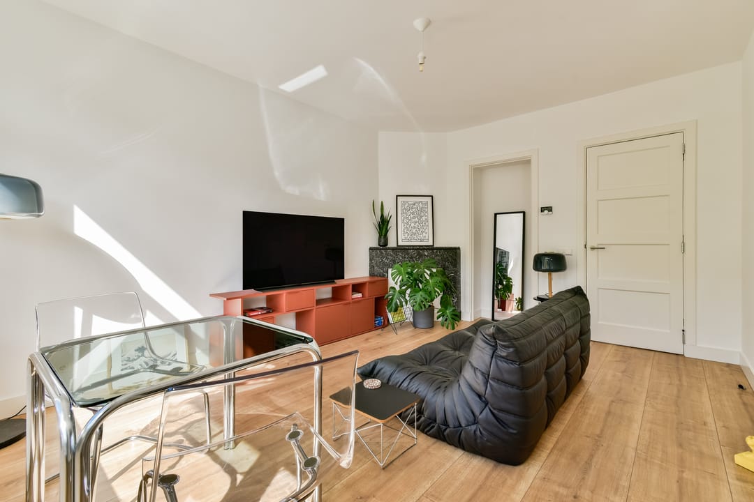 Renovated 3-Bedroom Apartment with Two Balconies in Amsterdam West — 7