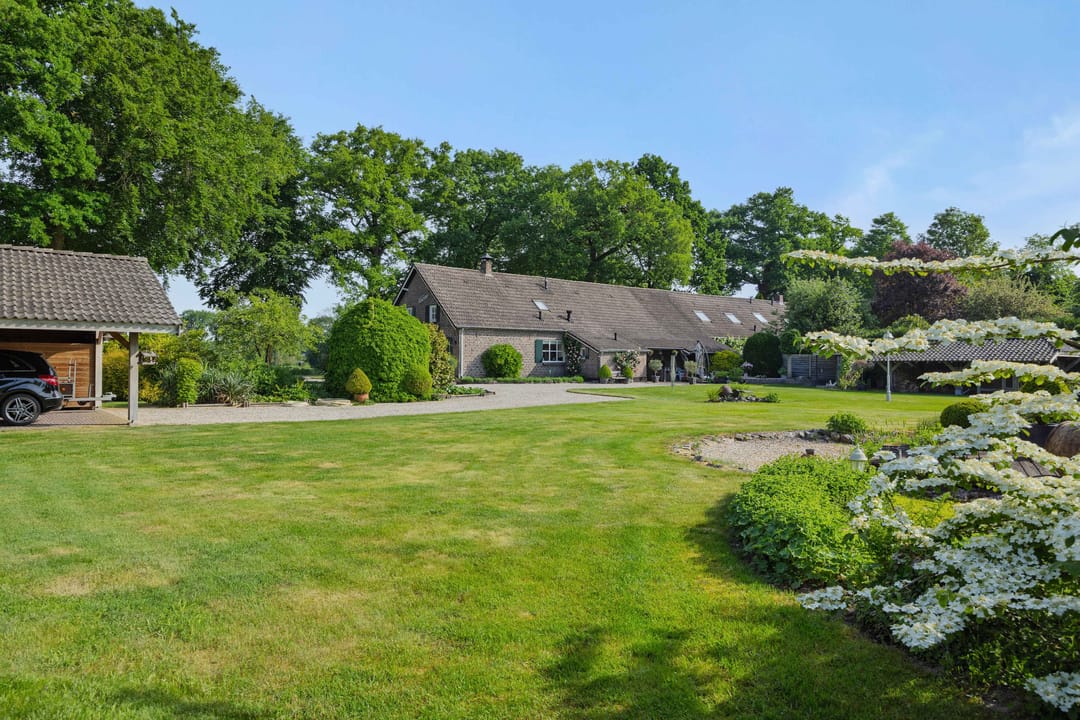 Spacious semi-detached farmhouse with large hobby space in peaceful Helenaveen — 38