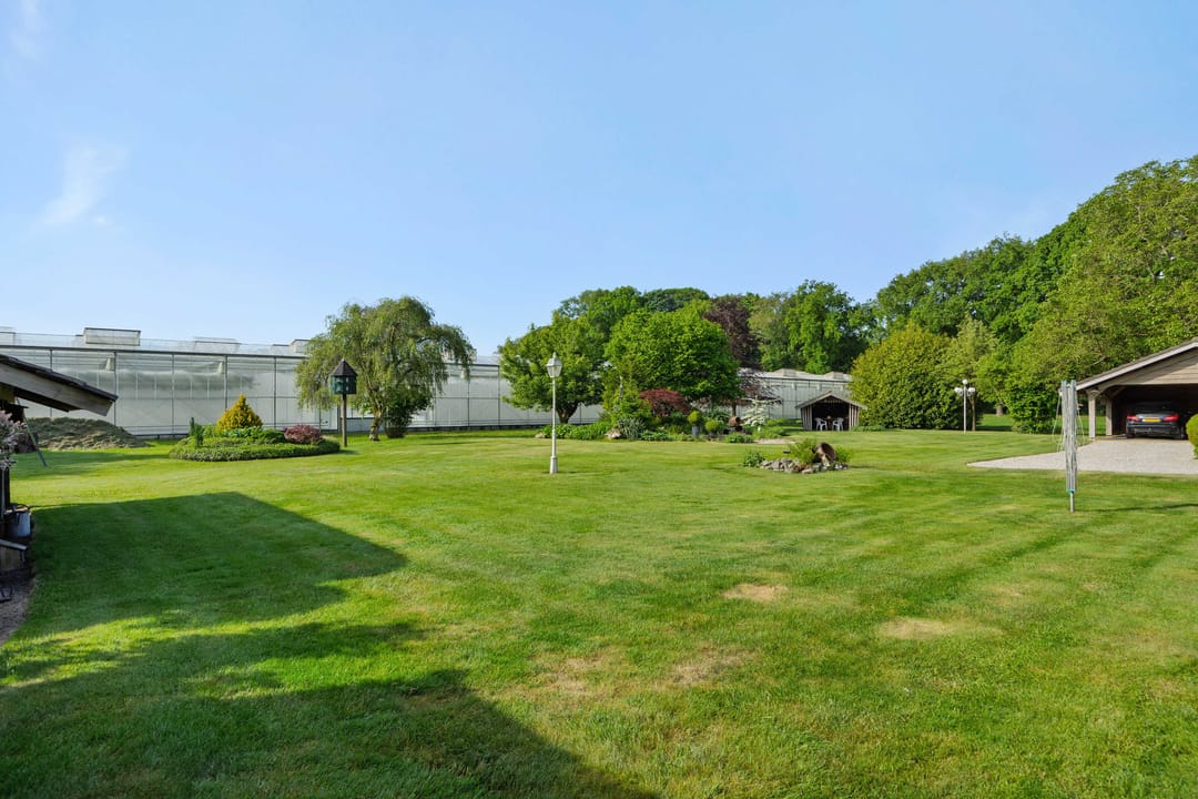 Spacious semi-detached farmhouse with large hobby space in peaceful Helenaveen — 32