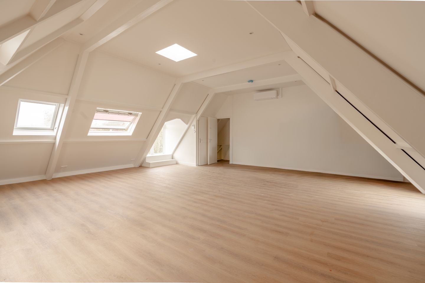 Bekijk foto 3 van Stationsstraat 17