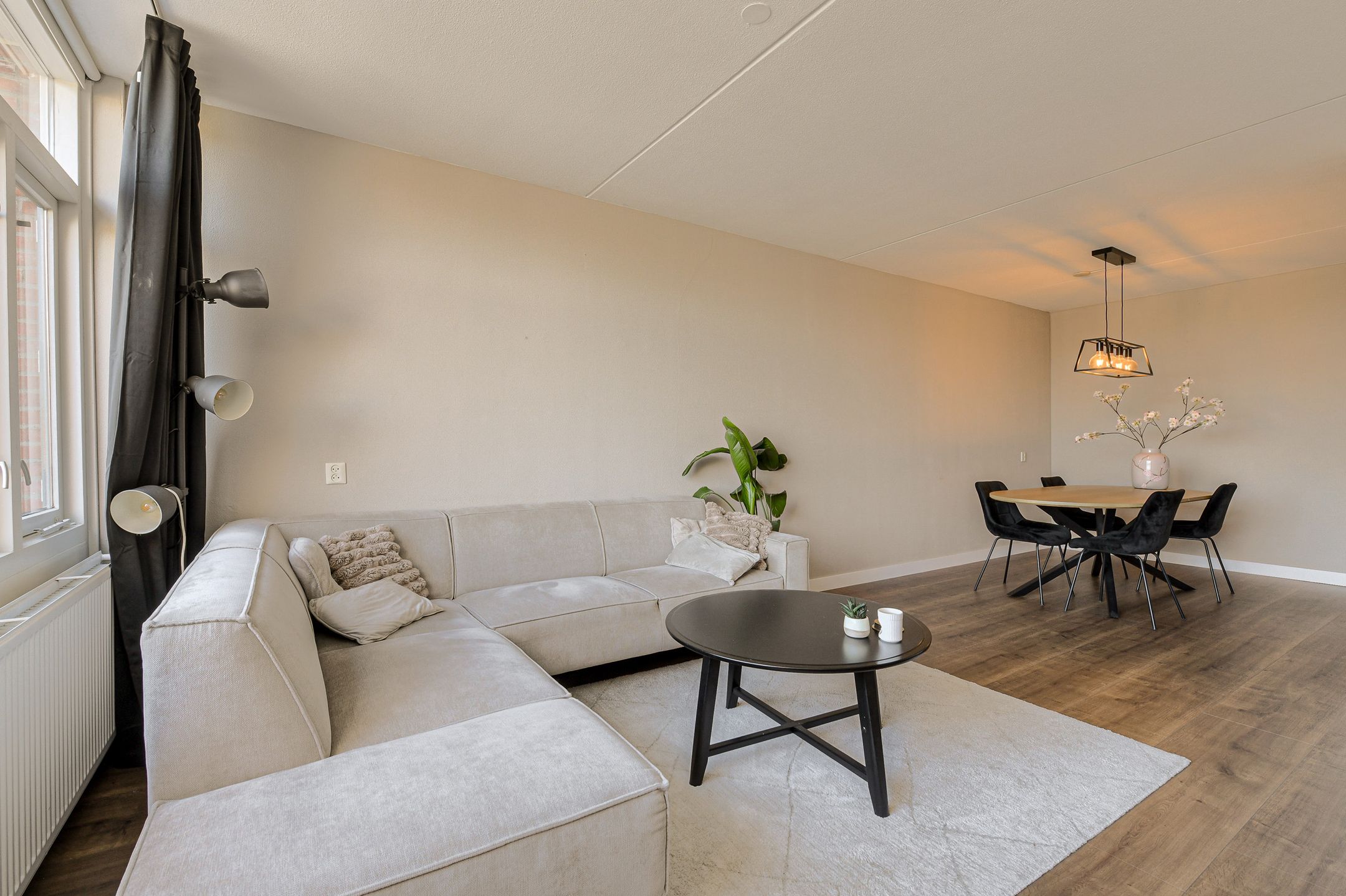 Photo 12 of Bredaseweg 33-C