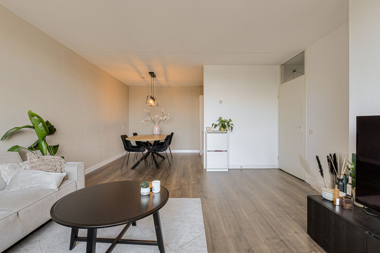 Photo 14 of Bredaseweg 33-C