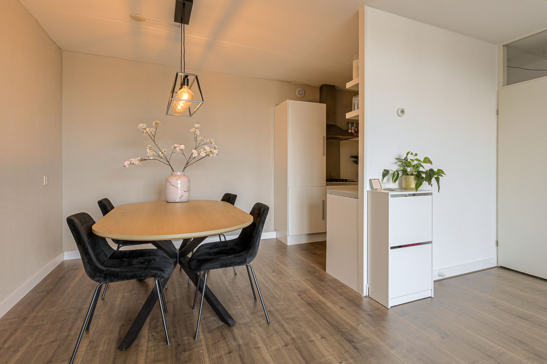 Photo 15 of Bredaseweg 33-C