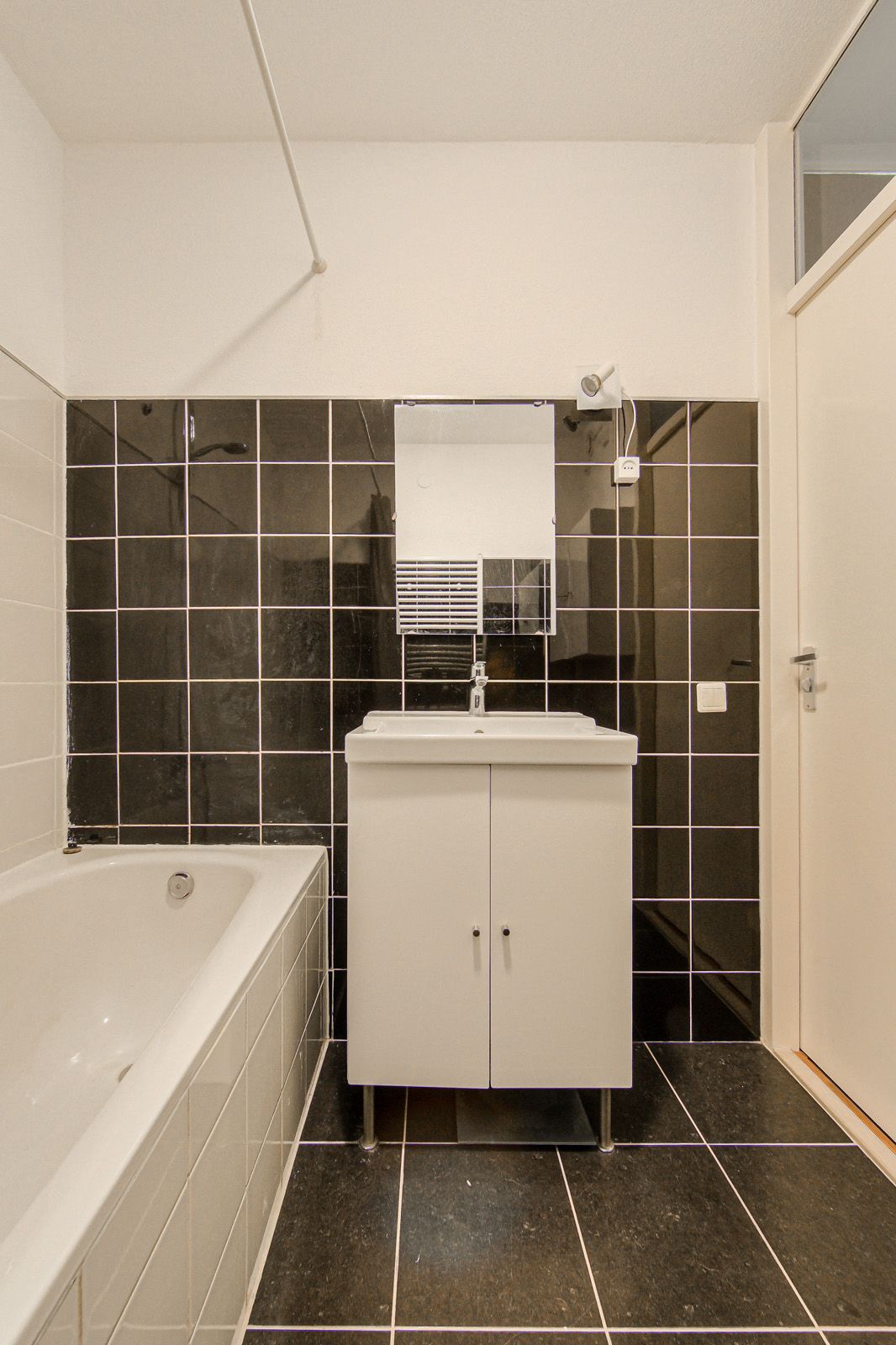 Photo 30 of Bredaseweg 33-C