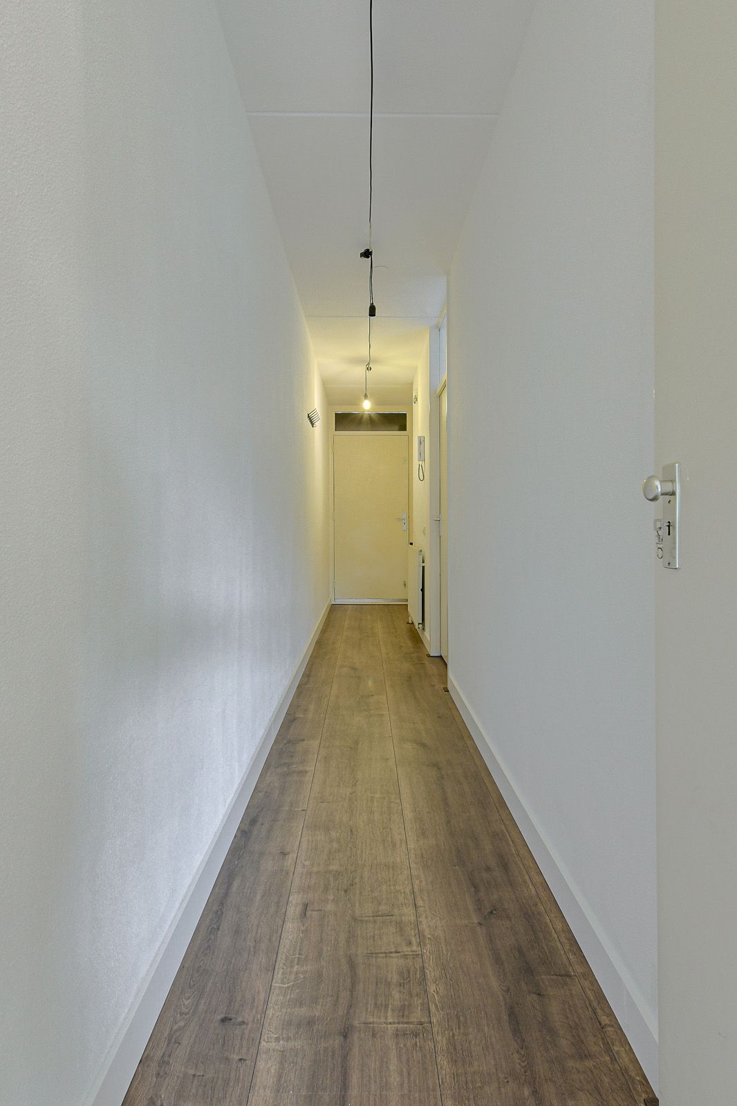 Photo 25 of Bredaseweg 33-C