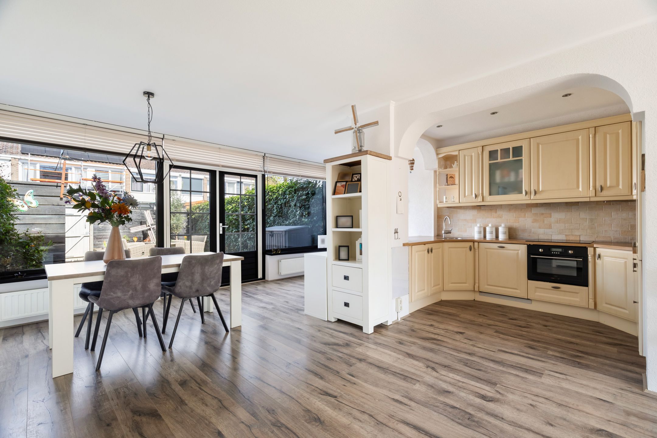 Foto 9 van Warmoeziershof 31