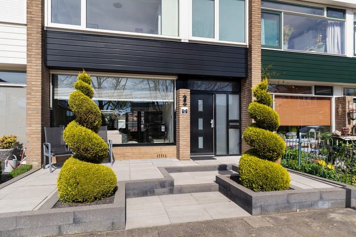 Foto 3 van Warmoeziershof 31