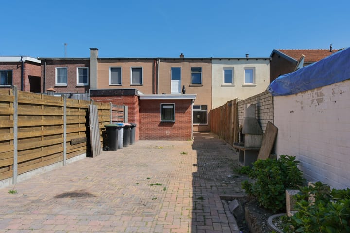 Photo 4 of Ambtstraat 61