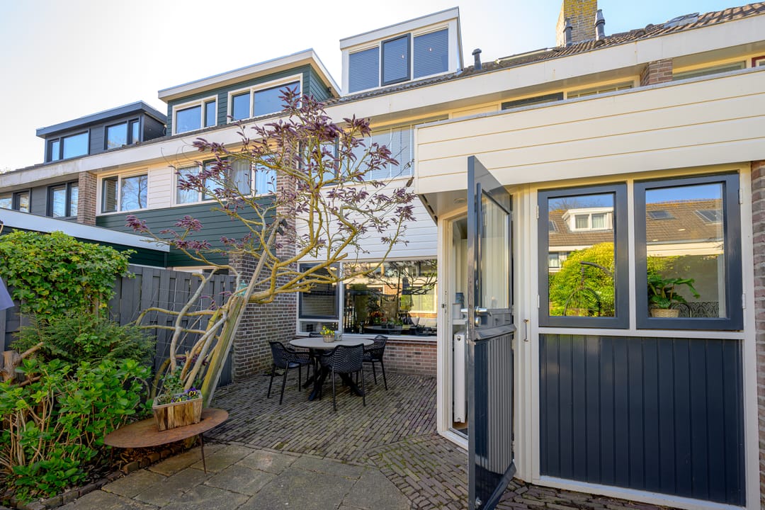 Spacious Family Home with Free View and 4 Bedrooms in Child-Friendly Neighborhood — 16