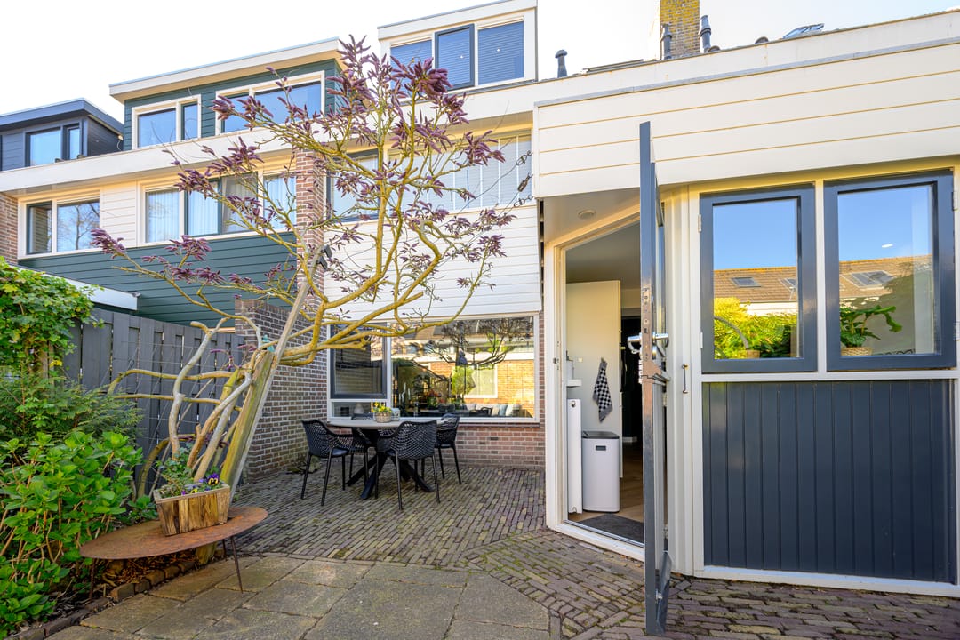Spacious Family Home with Free View and 4 Bedrooms in Child-Friendly Neighborhood — 17