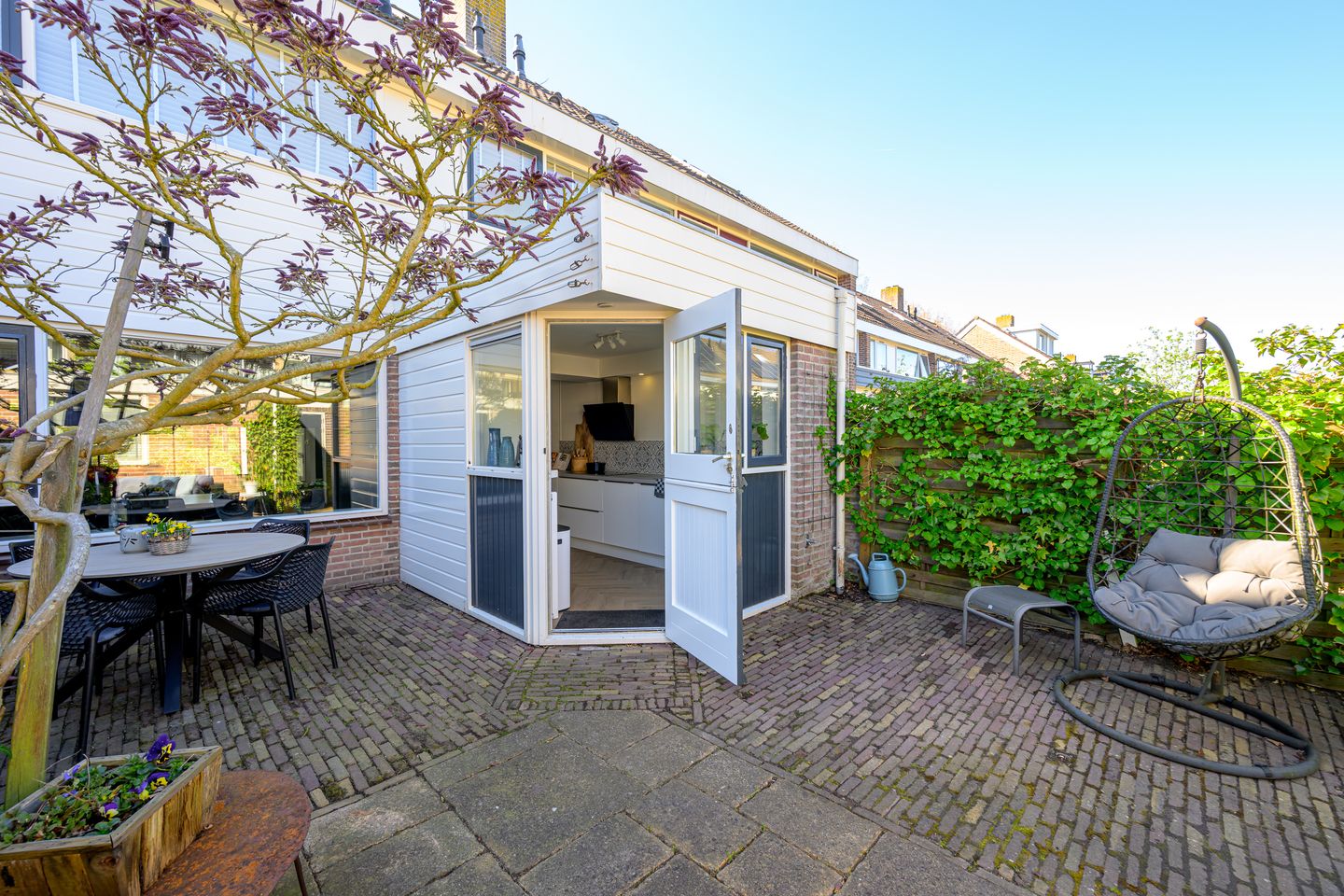 Spacious Family Home with Free View and 4 Bedrooms in Child-Friendly Neighborhood — 19