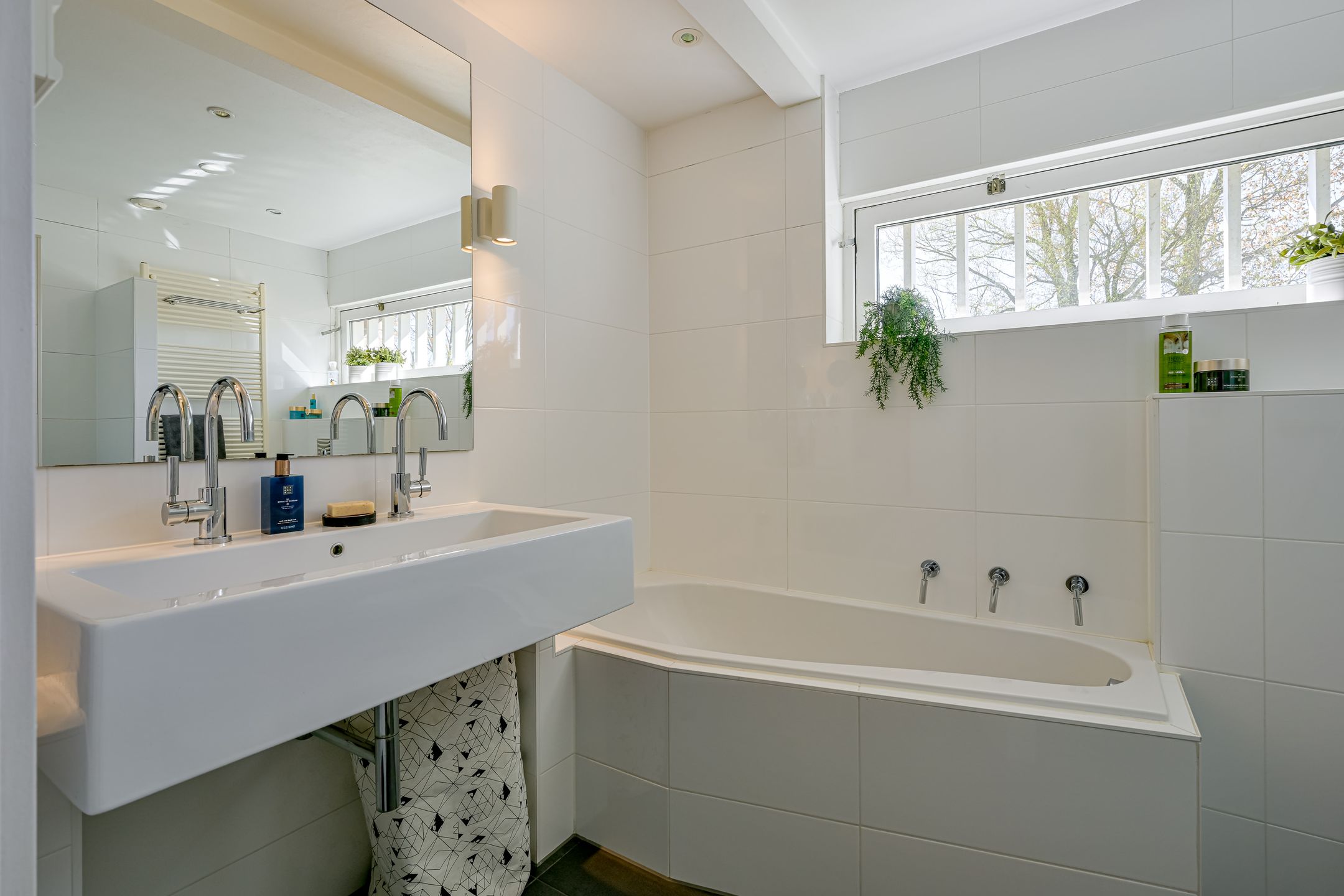 Spacious Family Home with Free View and 4 Bedrooms in Child-Friendly Neighborhood — 30
