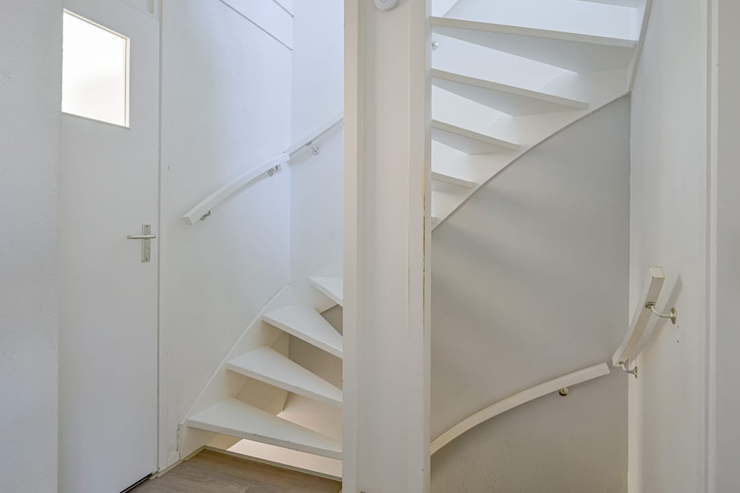 Spacious Family Home with Free View and 4 Bedrooms in Child-Friendly Neighborhood — 32
