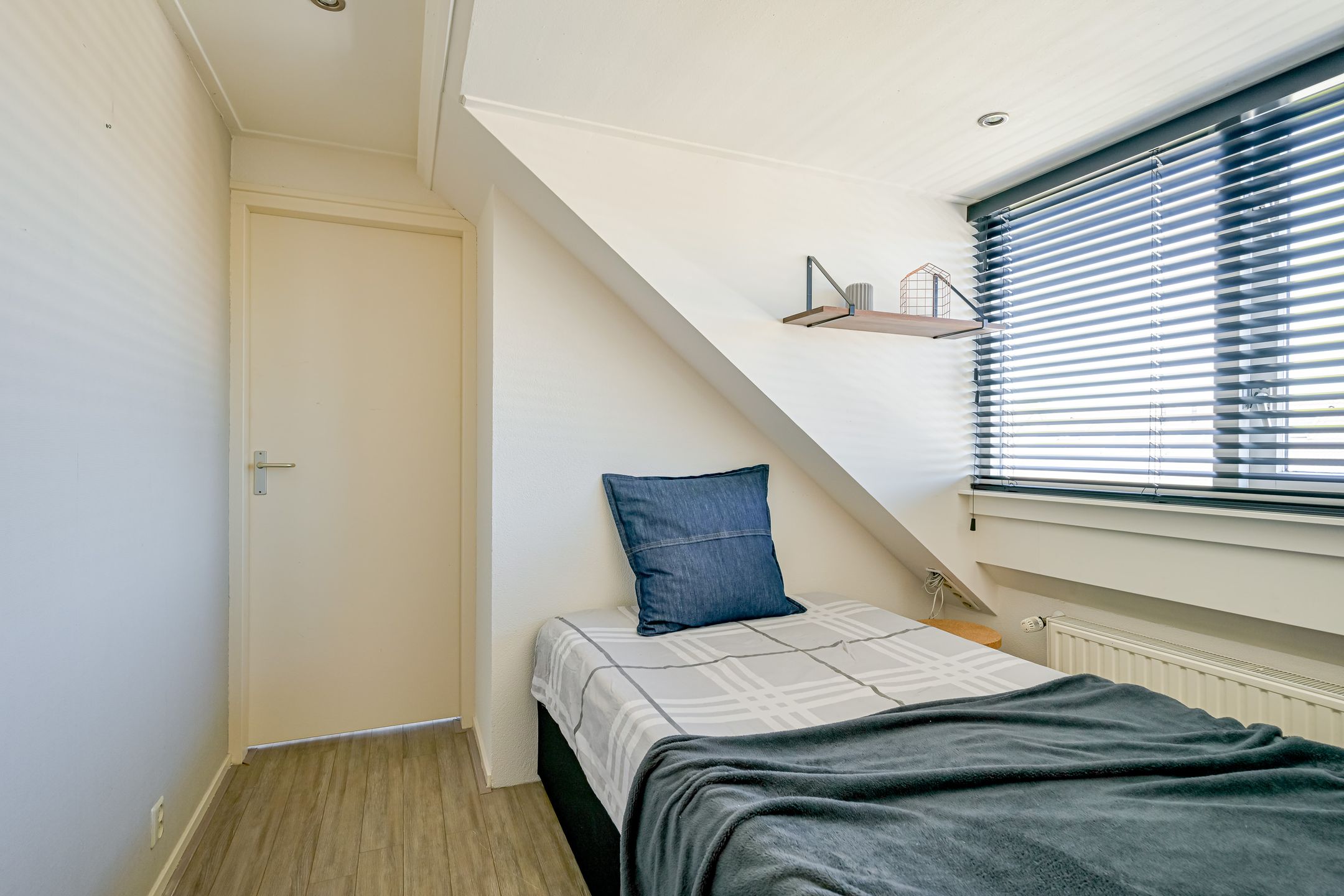 Spacious Family Home with Free View and 4 Bedrooms in Child-Friendly Neighborhood — 36