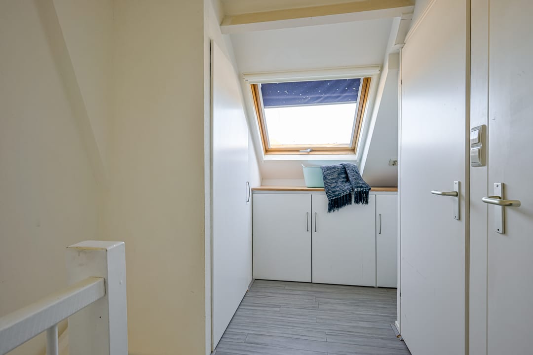 Spacious Family Home with Free View and 4 Bedrooms in Child-Friendly Neighborhood — 37