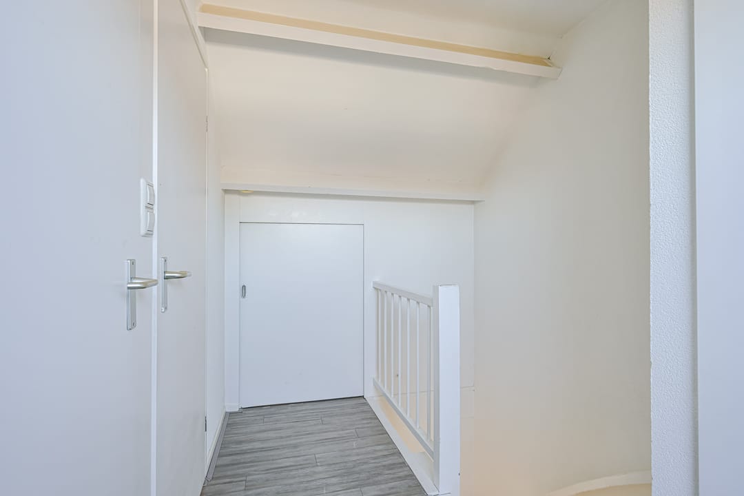 Spacious Family Home with Free View and 4 Bedrooms in Child-Friendly Neighborhood — 38