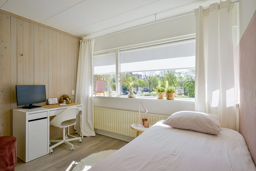 Spacious Family Home with Free View and 4 Bedrooms in Child-Friendly Neighborhood — 28
