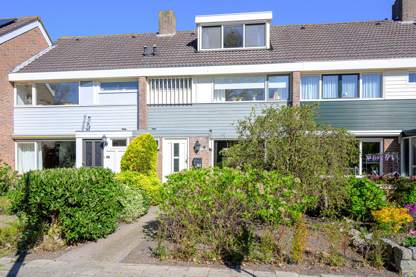 Spacious Family Home with Free View and 4 Bedrooms in Child-Friendly Neighborhood — 40