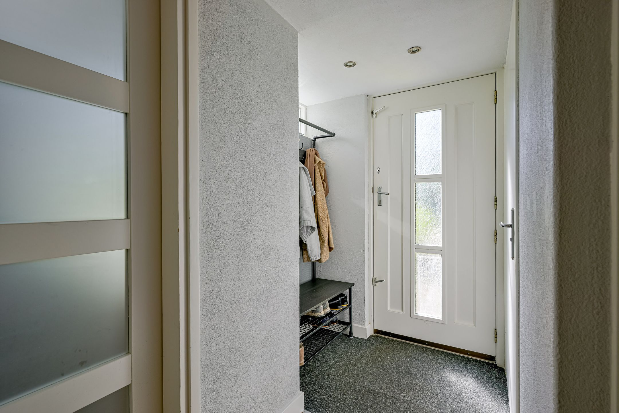 Spacious Family Home with Free View and 4 Bedrooms in Child-Friendly Neighborhood — 39