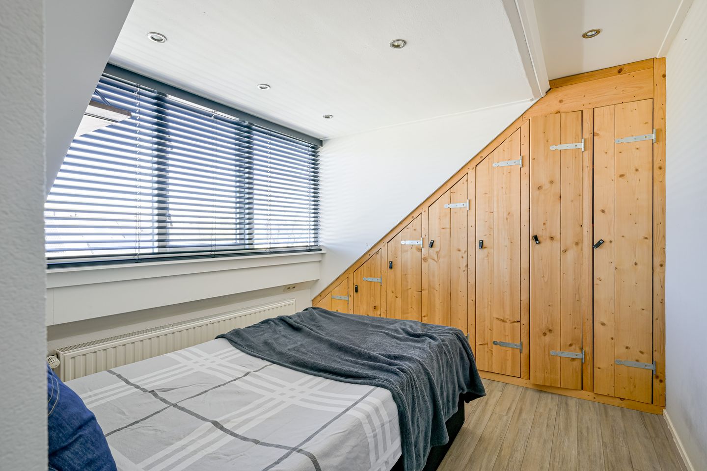 Spacious Family Home with Free View and 4 Bedrooms in Child-Friendly Neighborhood — 35