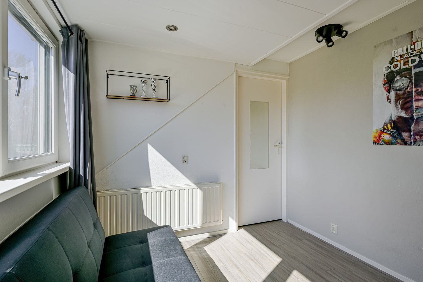Spacious Family Home with Free View and 4 Bedrooms in Child-Friendly Neighborhood — 34