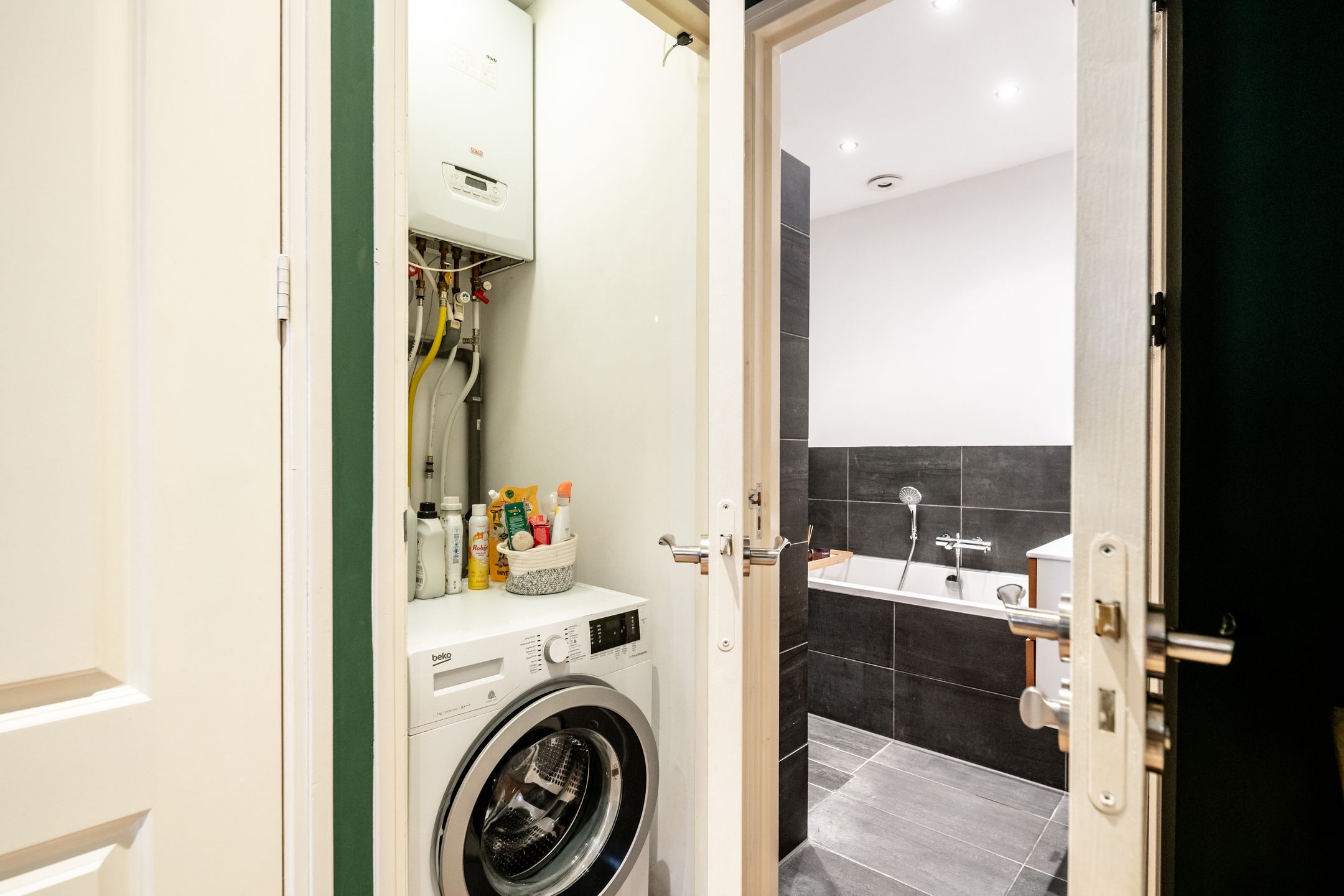 Photo 24 of James Cookstraat 16-H