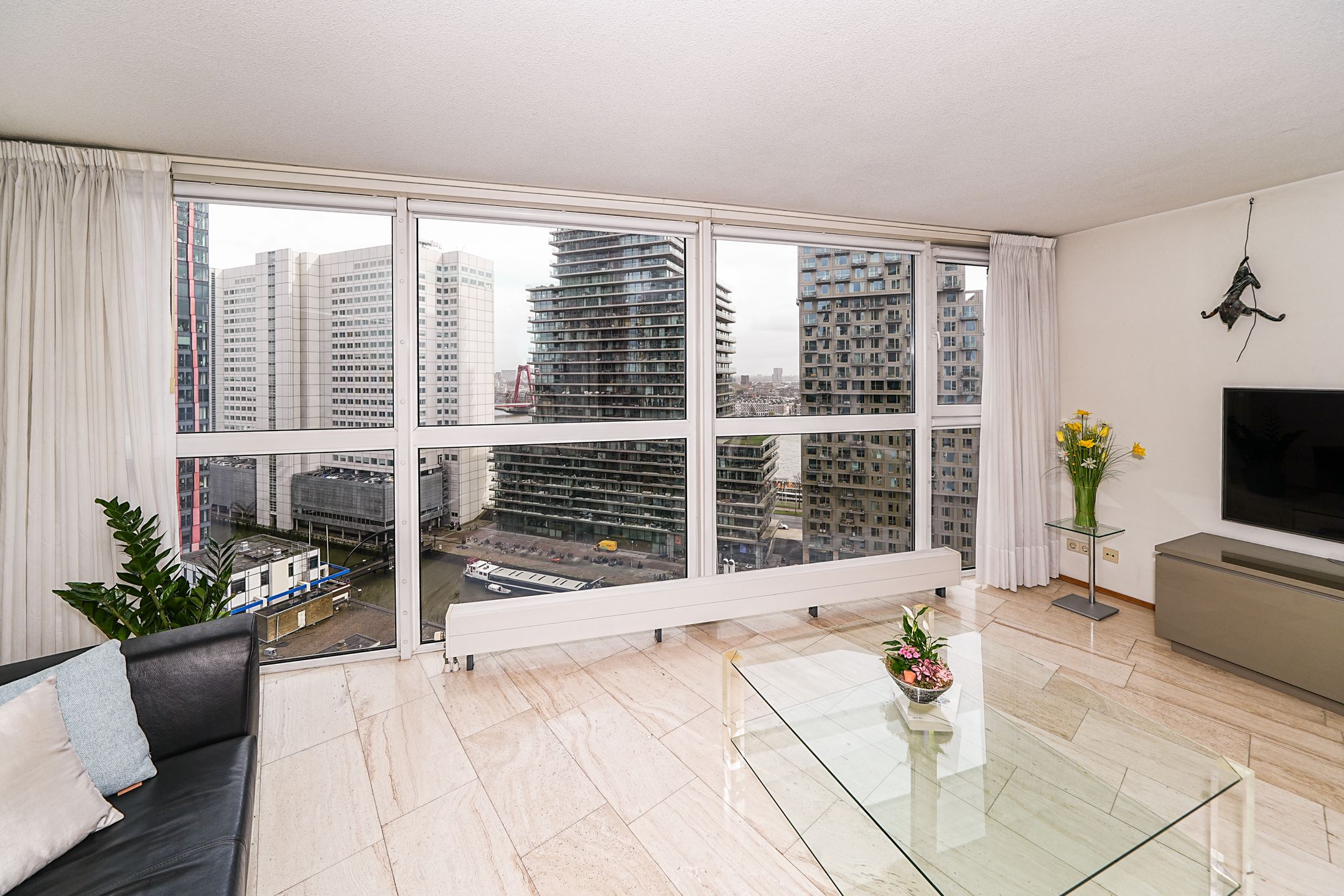 Photo 9 of Jufferstraat 228