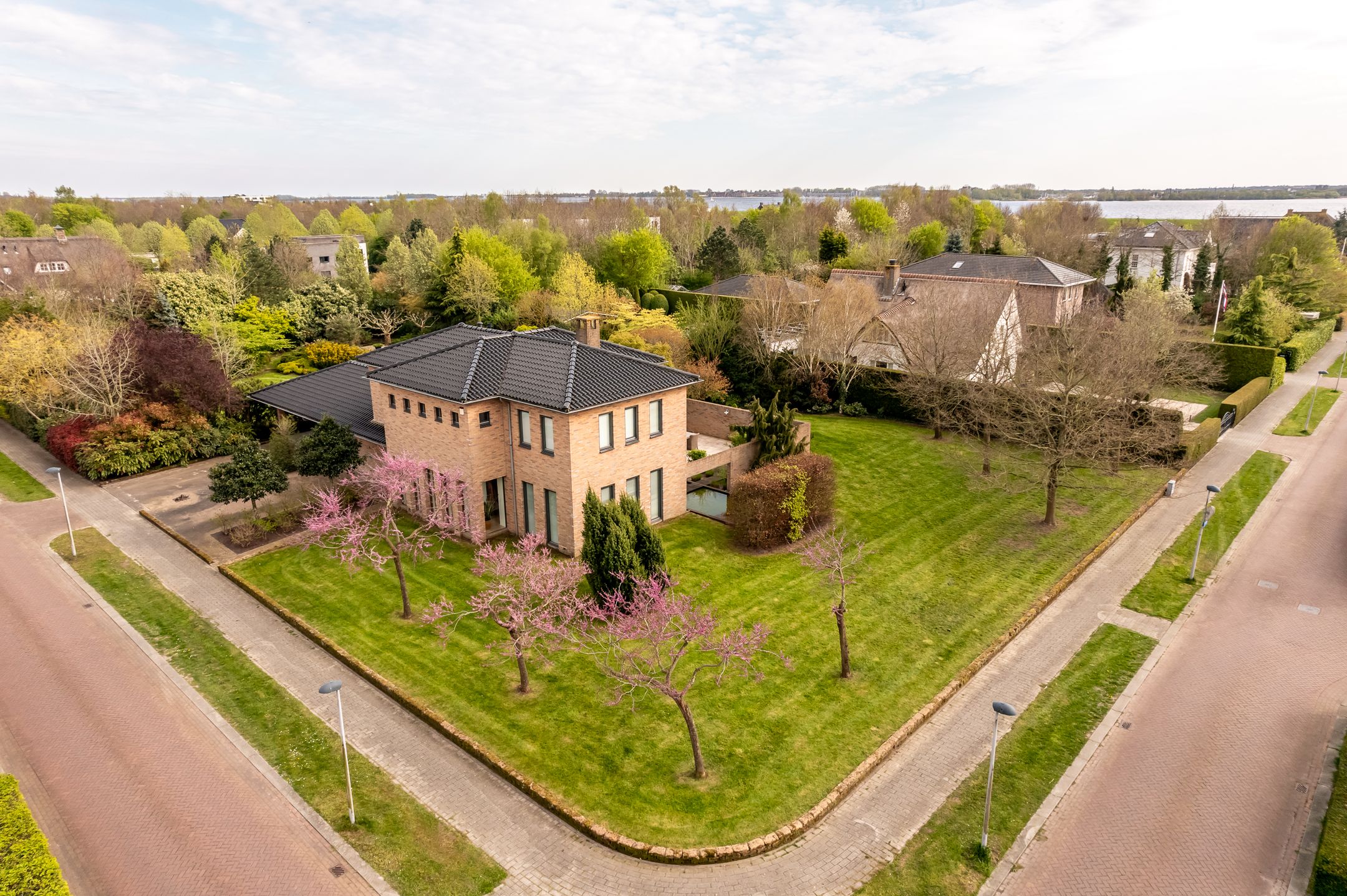 Stunning Villa on Spacious Corner Plot in Exclusive Almere Overgooi — 57