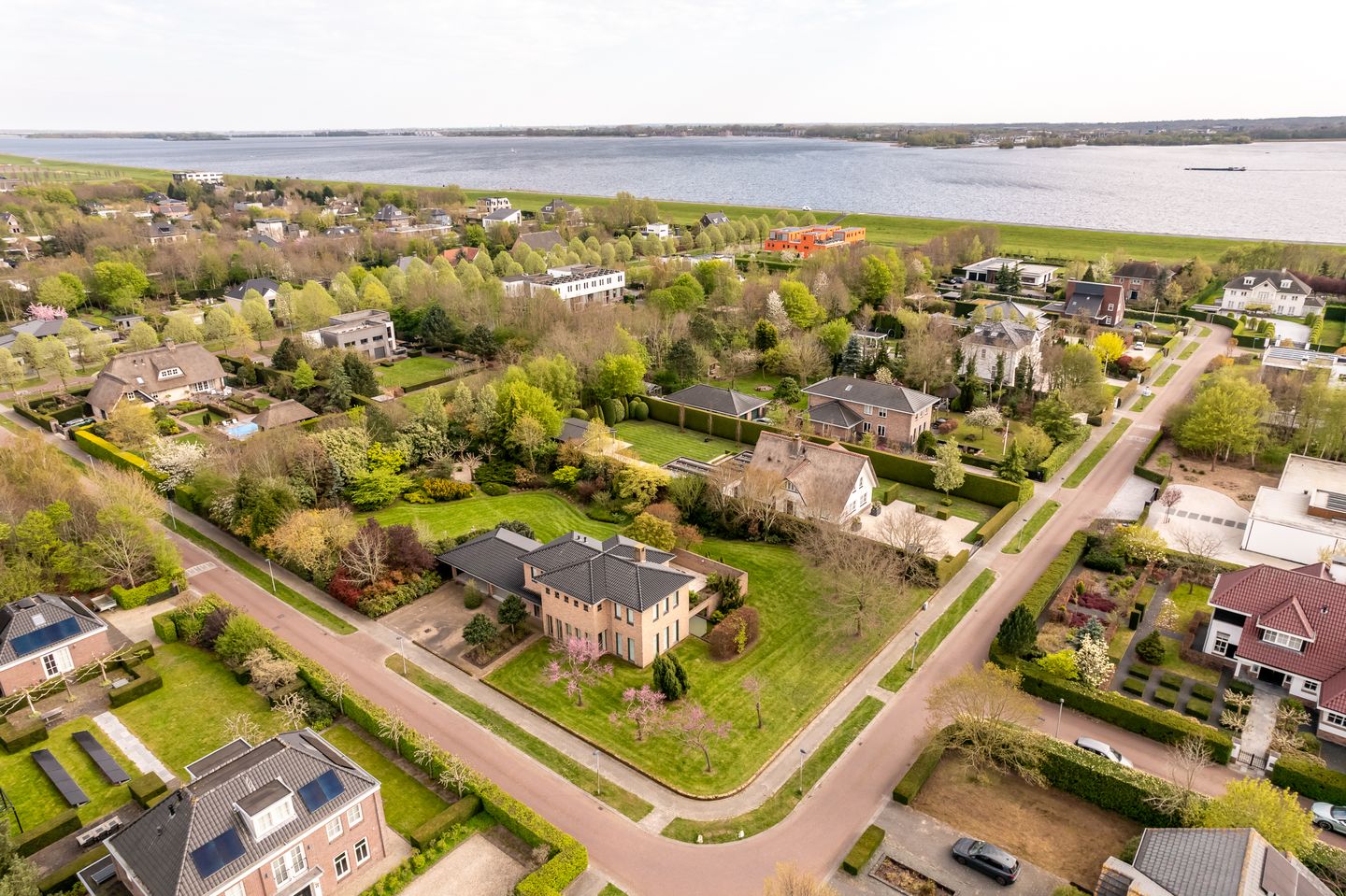 Stunning Villa on Spacious Corner Plot in Exclusive Almere Overgooi — 59