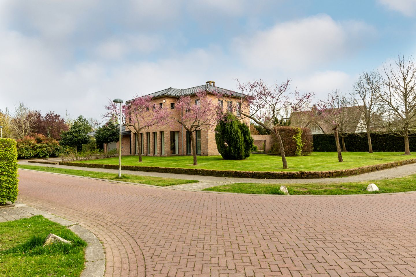 Stunning Villa on Spacious Corner Plot in Exclusive Almere Overgooi — 55