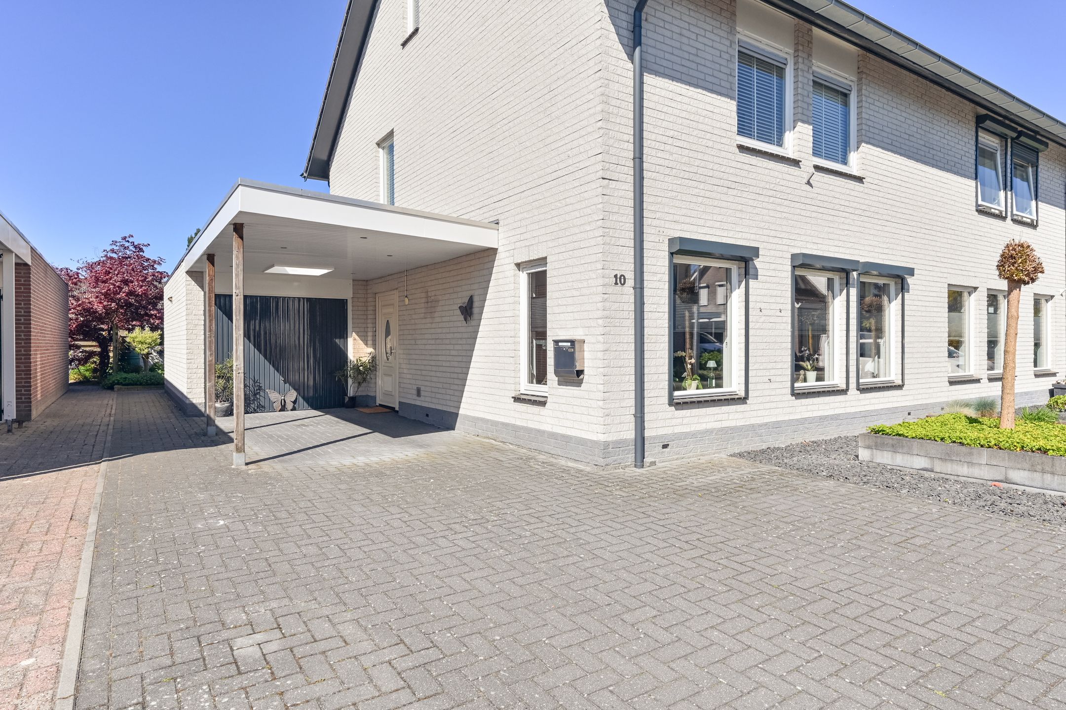 Foto 6 van Purperreiger 10