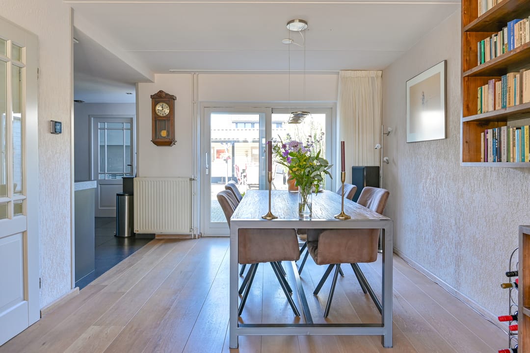 Foto 16 van Purperreiger 10