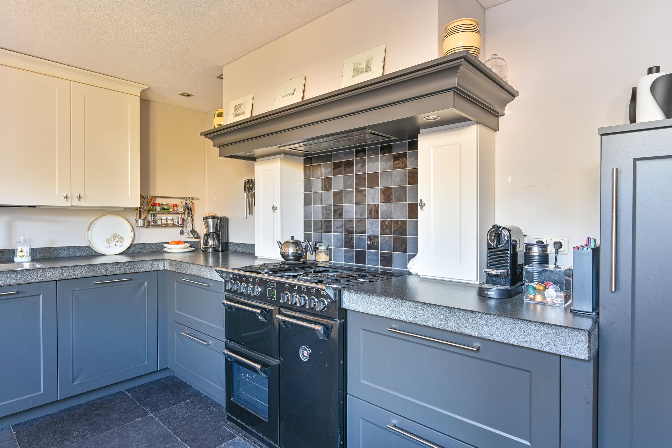 Foto 24 van Purperreiger 10