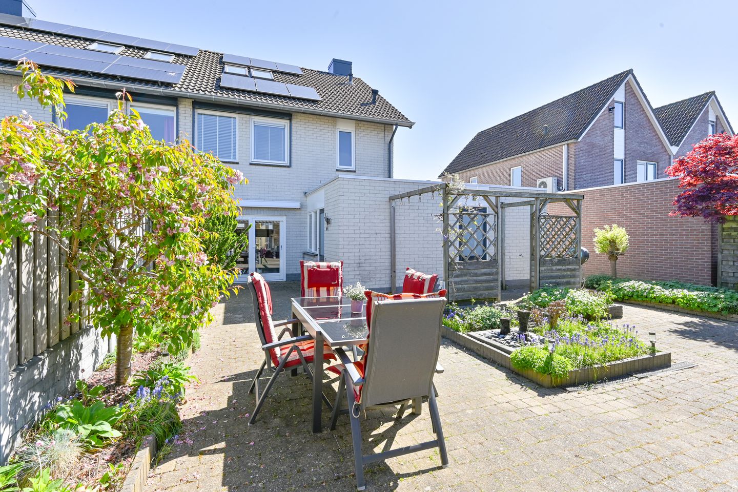 Foto 55 van Purperreiger 10