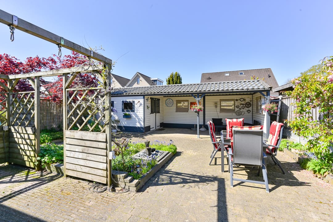 Foto 56 van Purperreiger 10