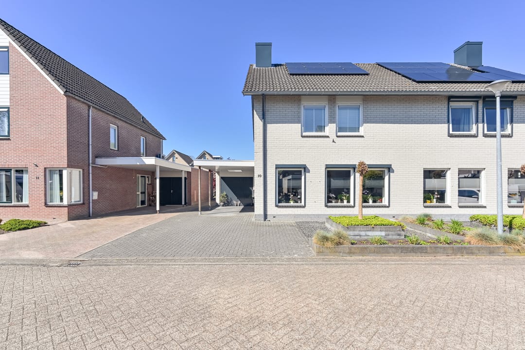 Foto 1 van Purperreiger 10